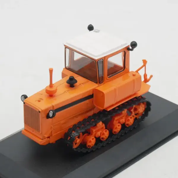 1:43 Scale Soviet DT-75 Crawler Tractor Model for Display - Image 2