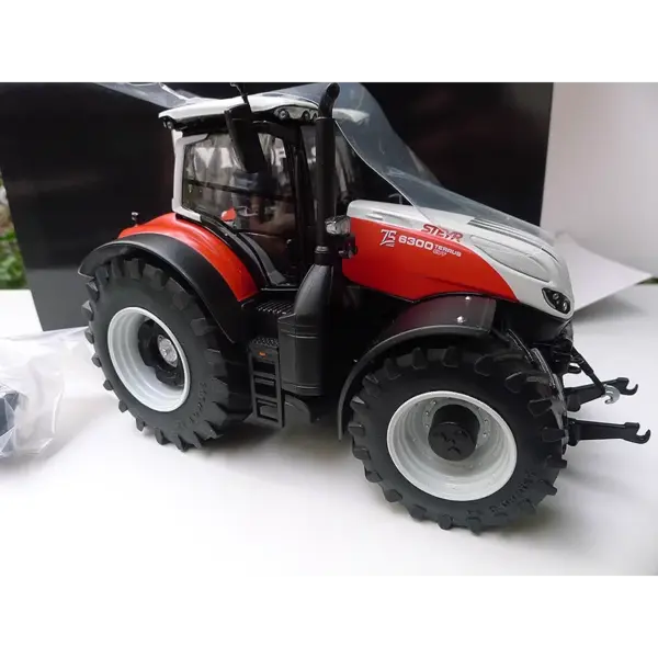 Marge Models 1:32 Scale SiDR 6300 Tractor - Image 2