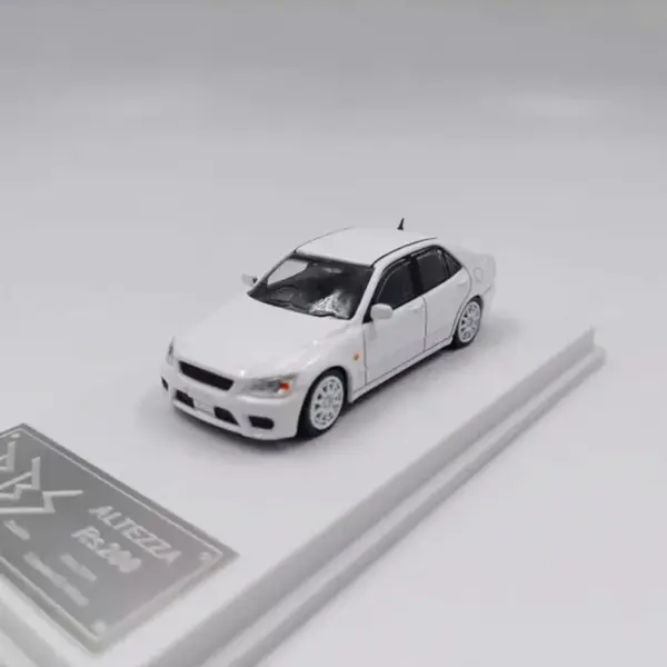 1:64 Scale Altezza RS200 Diecast Car Model - Image 2