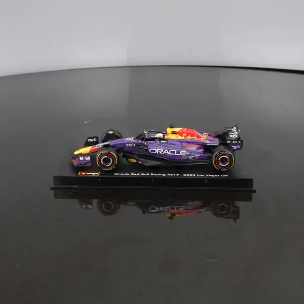 Bburago 1:18 Red Bull RB19 Las Vegas Model - Image 4