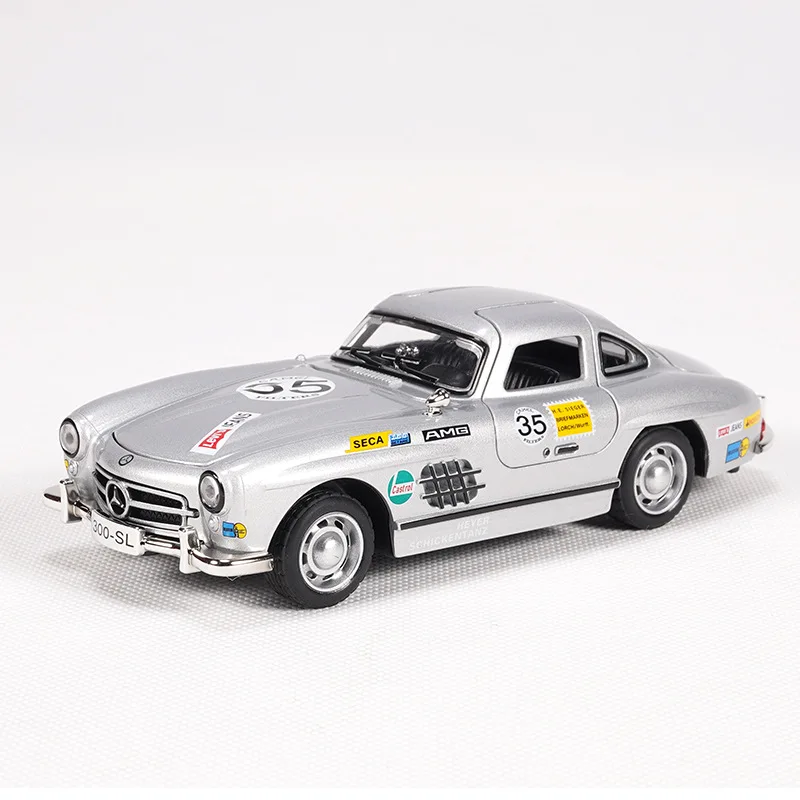 1:32 Scale Alloy Sports Car Model 5 1:32 Scale Alloy Sports Car Model - Image 5