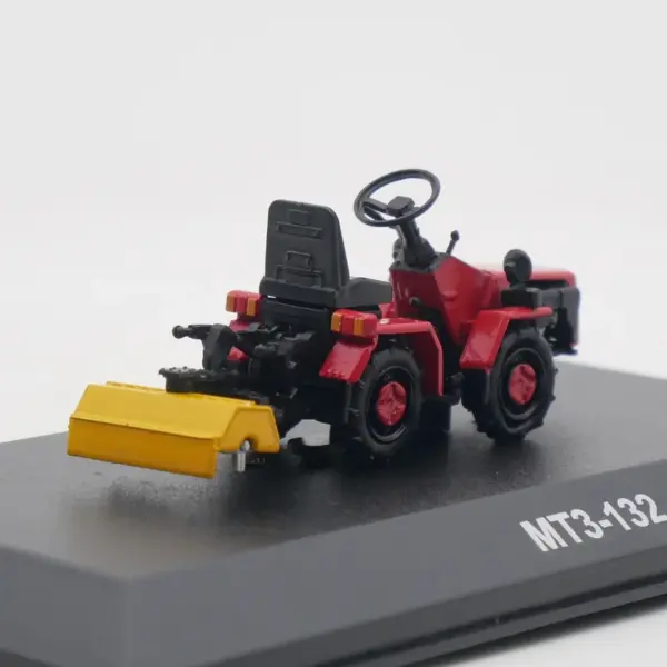1:43 Scale MTZ-132 Soviet Tractor Alloy Model - Image 5