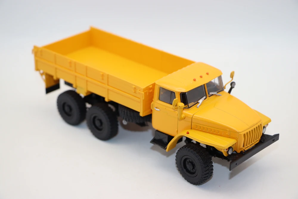 1/43 URAL 43202 Flatbed Truck Diecast Model for Collection 5 1/43 URAL 43202 Flatbed Truck Diecast Model for Collection - Image 5