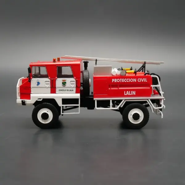 Diecast 1:43 Scale Pegaso Fire Engine Model - Image 2