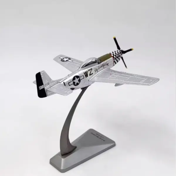 Diecast P-51D Mustang Collectible Model - Image 3
