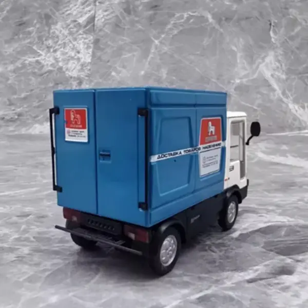 1/43 Scale Lada 2802 Diecast Van Model - Image 4