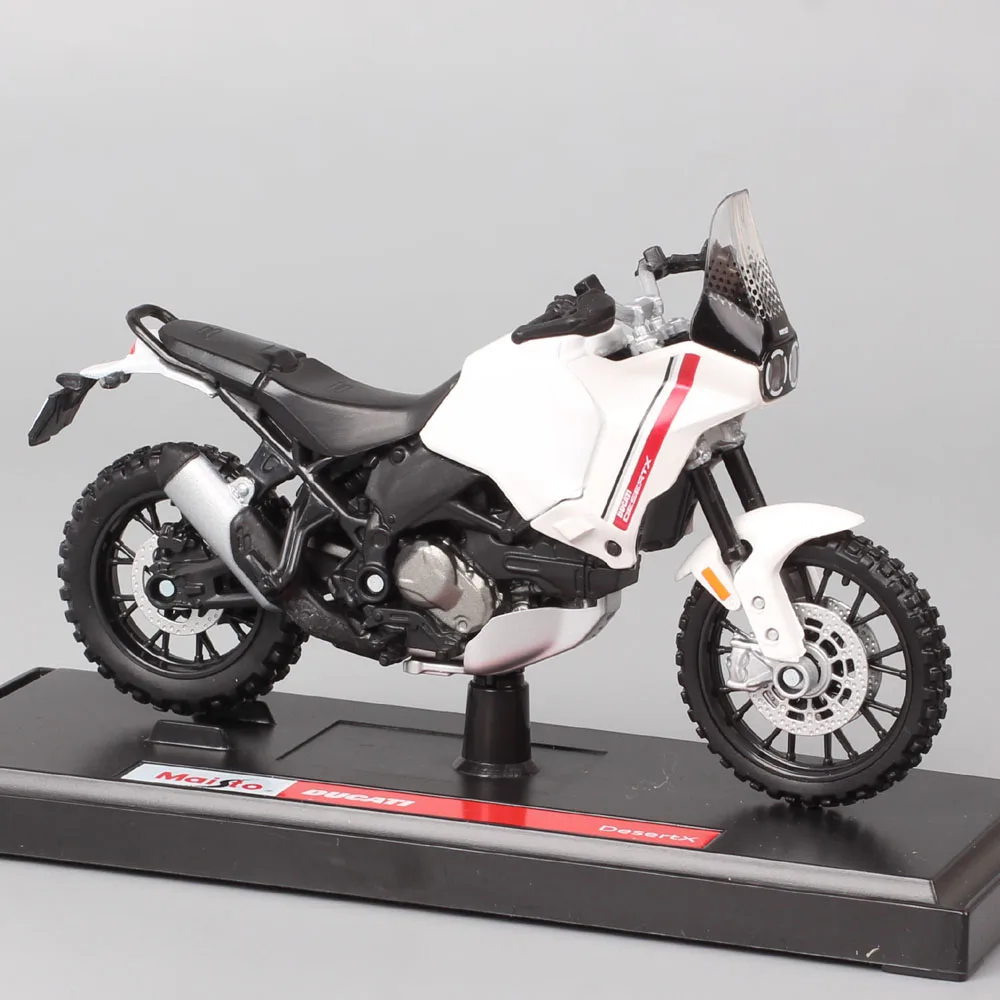 Maisto Ducati Super Naked V4 S 1:18 Diecast Model 3 Maisto Ducati Super Naked V4 S 1:18 Diecast Model - Image 3