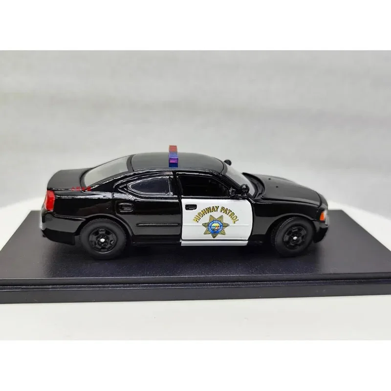 1:43 Scale 2006 Dodge Charger Model Car 3 1:43 Scale 2006 Dodge Charger Model Car - Image 3