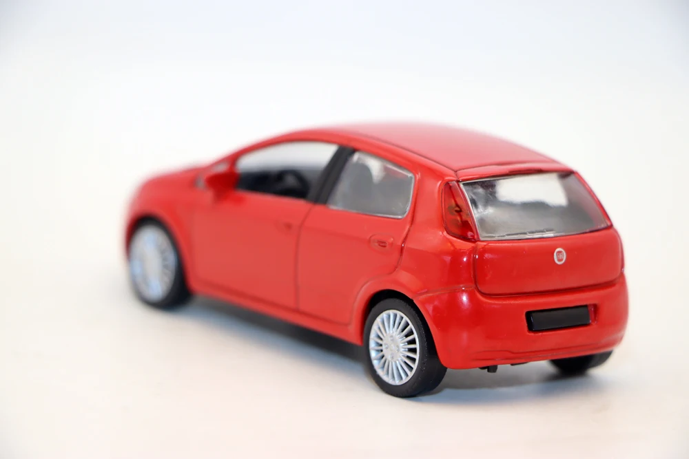 1:43 Scale Fiat Grande Punto Diecast Model 4 1:43 Scale Fiat Grande Punto Diecast Model - Image 4