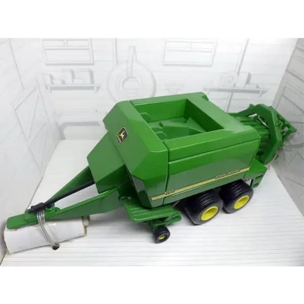 ERTL 1:32 Scale John Deere Baler Model - Image 2