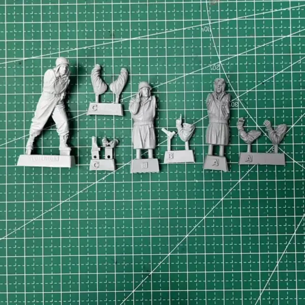 1:35 Scale Unassembled US Tank Crew Resin Model Kit - Image 3
