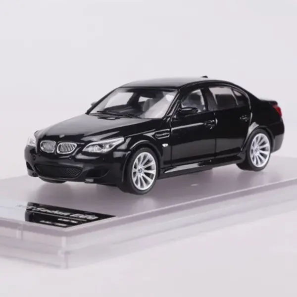 Diecast 1:64 M5 Sedan E60 M5 Touring Alloy Model - Image 7