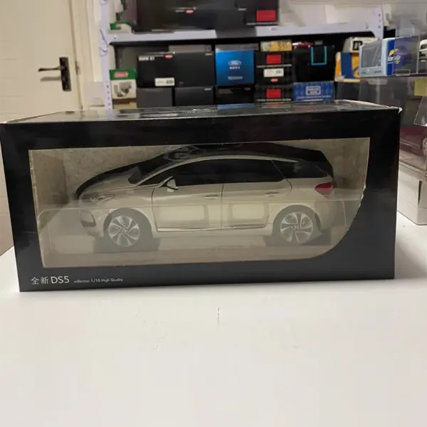 1:18 Scale Changan Axal DS5 Alloy Model Car - Image 7