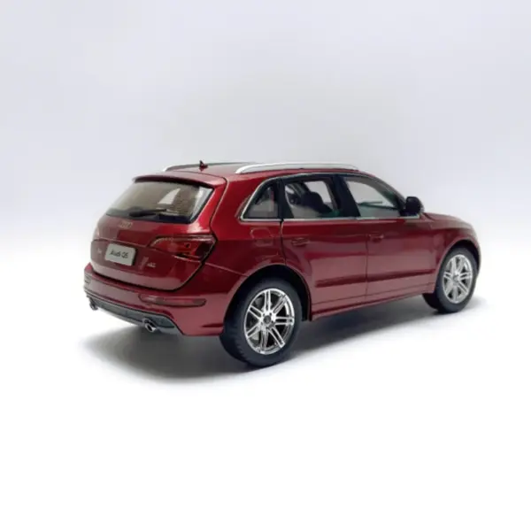 Diecast 1:18 Audi Q5 SUV Model Collectible - Image 4