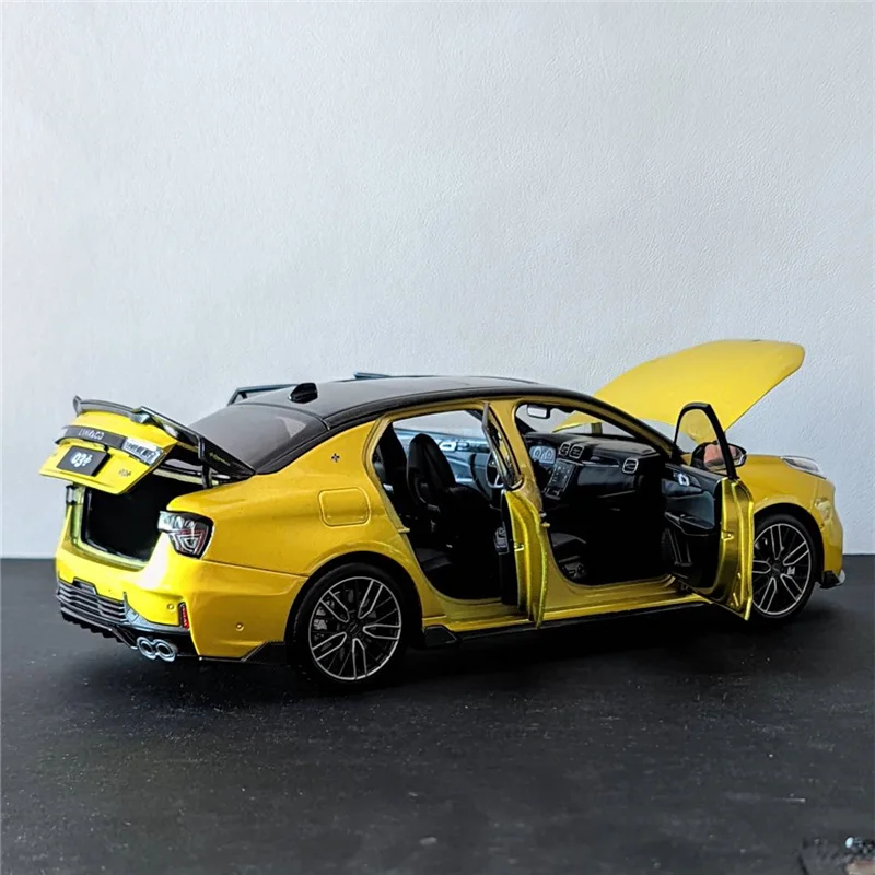 Bburago 1:18 Lynk & Co 03 Alloy Model Car 5 Bburago 1:18 Lynk & Co 03 Alloy Model Car - Image 5