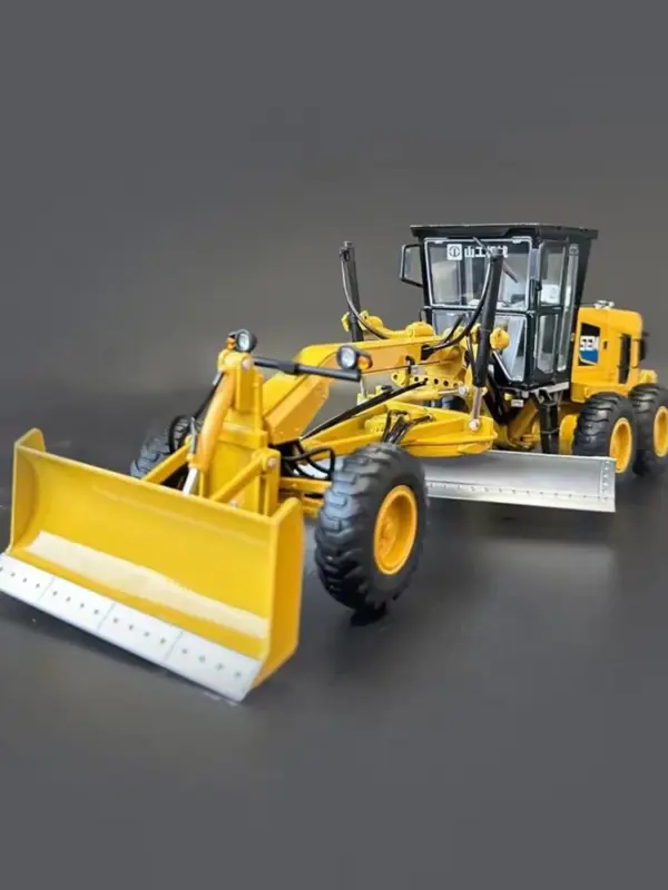 1:35 Scale Diecast SEM Grader Model in Yellow - Image 2