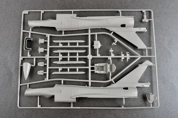 1/48 PLAAF J-10C Vigorous Dragon Fighter Model Kit - Image 8