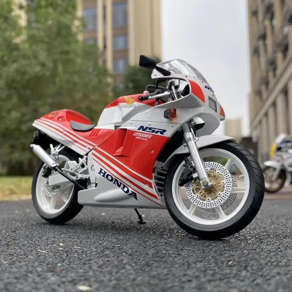 1:12 NSR 250R SP R4 Rothmans Motorcycle Model - Image 7