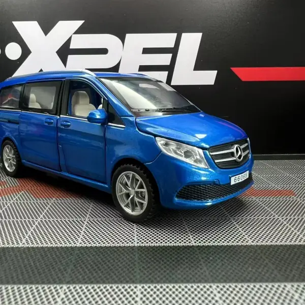1:32 Diecast Benz V260 MPV Model Car - Image 6