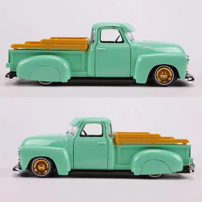 Maisto 1:25 Scale 1950 Chevrolet Corvette Model 4 Maisto 1:25 Scale 1950 Chevrolet Corvette Model - Image 4