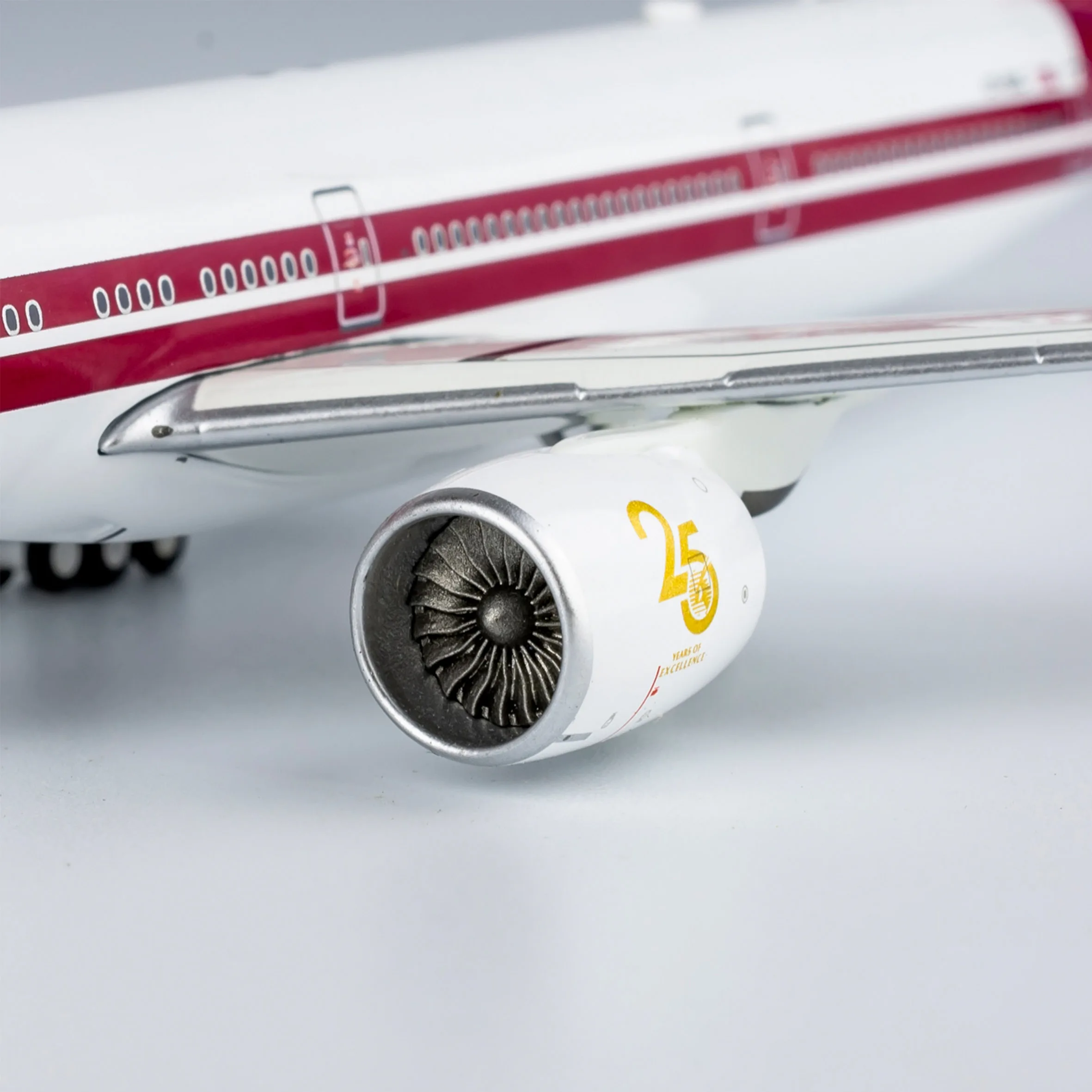 Qatar B777-300ER Model A7-BAC 1:400 Diecast 6 Qatar B777-300ER Model A7-BAC 1:400 Diecast - Image 6