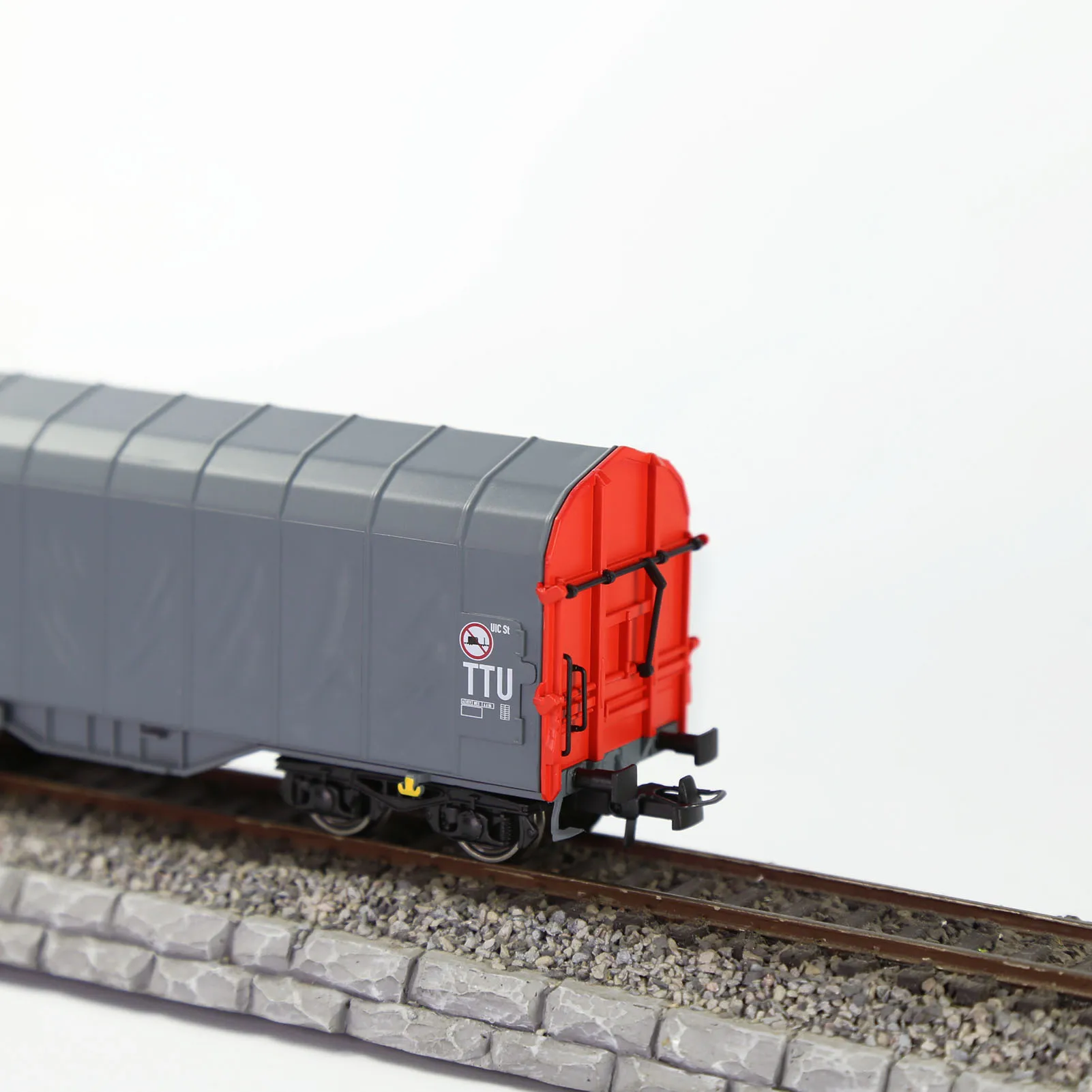 Evemodel HO Scale Covered Coil Wagon C8762 5 Evemodel HO Scale Covered Coil Wagon C8762 - Image 5