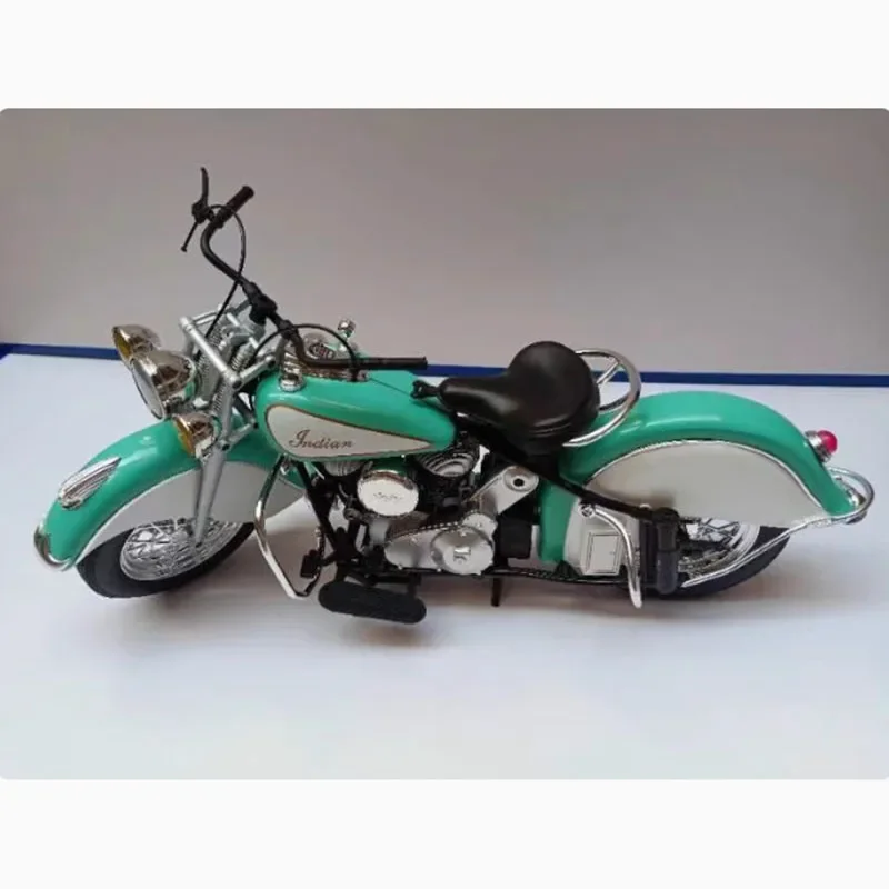 1:6 Scale Vintage Indian Motorcycle Diecast Model 7 1:6 Scale Vintage Indian Motorcycle Diecast Model - Image 7