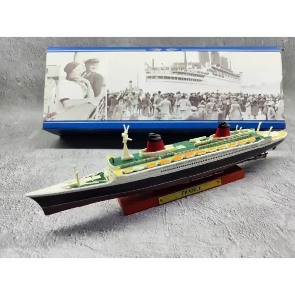 Diecast ATLAS 1/1250 Scale France Ship Model - Image 4