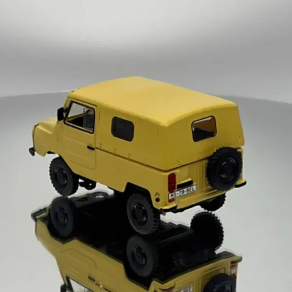 Soviet Luaz 969M 1/43 Scale Diecast Model - Image 4