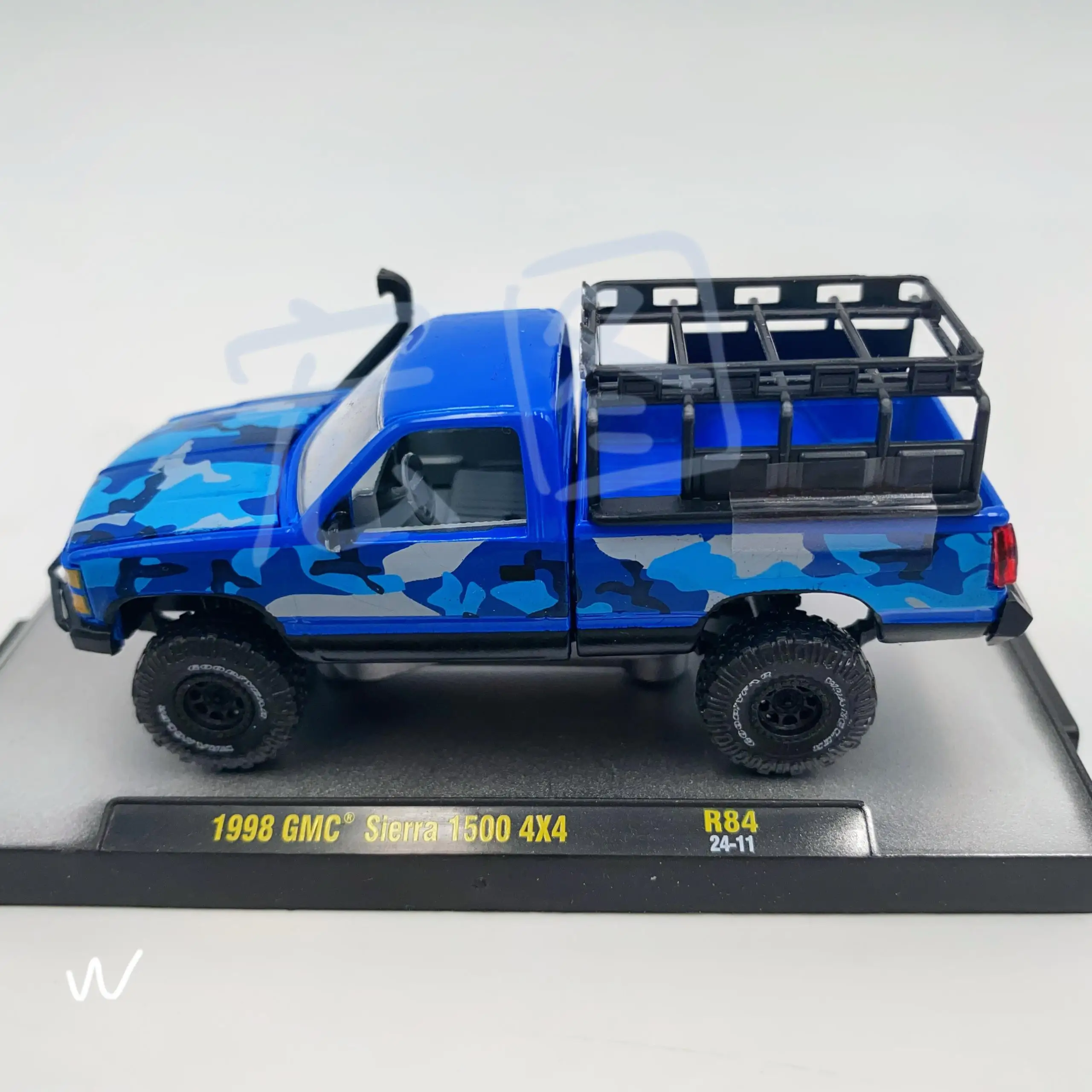 1998 GMC Sierra 1500 4X4 Diecast Model 1:64 6 1998 GMC Sierra 1500 4X4 Diecast Model 1:64 - Image 6