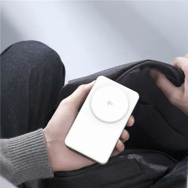Qi2 3-in-1 Magnetic Wireless Charger for iPhone 15 - Image 4