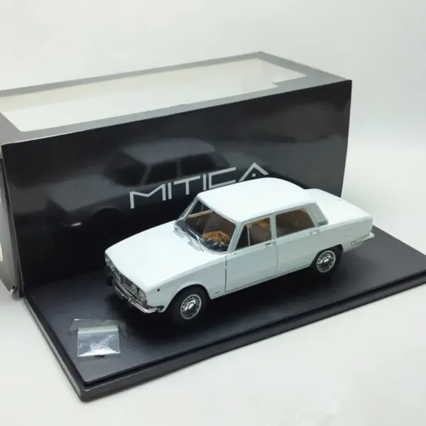 1:18 Alfa Romeo Alfetta GTV 2000L Diecast Model - Image 7
