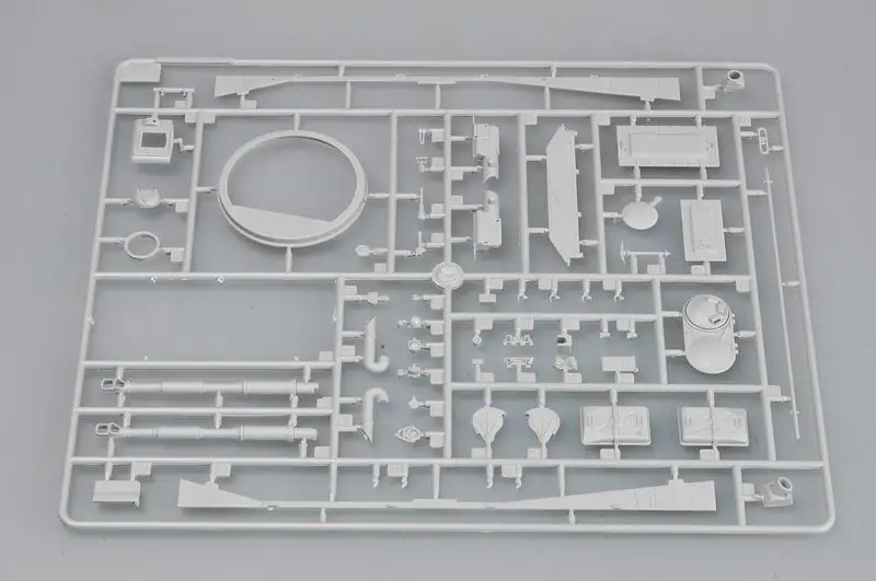 Russian PT-76 Amphibious Tank Model Kit 1/35 8 Russian PT-76 Amphibious Tank Model Kit 1/35 - Image 8