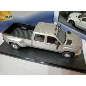 2011 Chevrolet Silverado 3500HD 1:43 Model 8 S37bed2048b084531a35f9a8ca4a416d8y