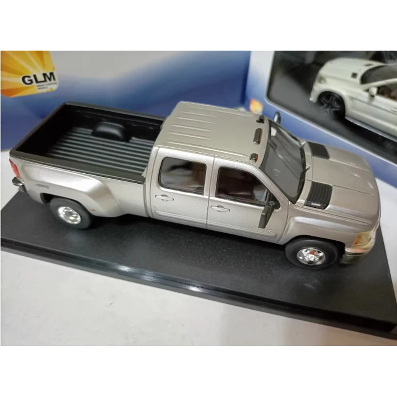 2011 Chevrolet Silverado 3500HD 1:43 Model 4 2011 Chevrolet Silverado 3500HD 1:43 Model - Image 4