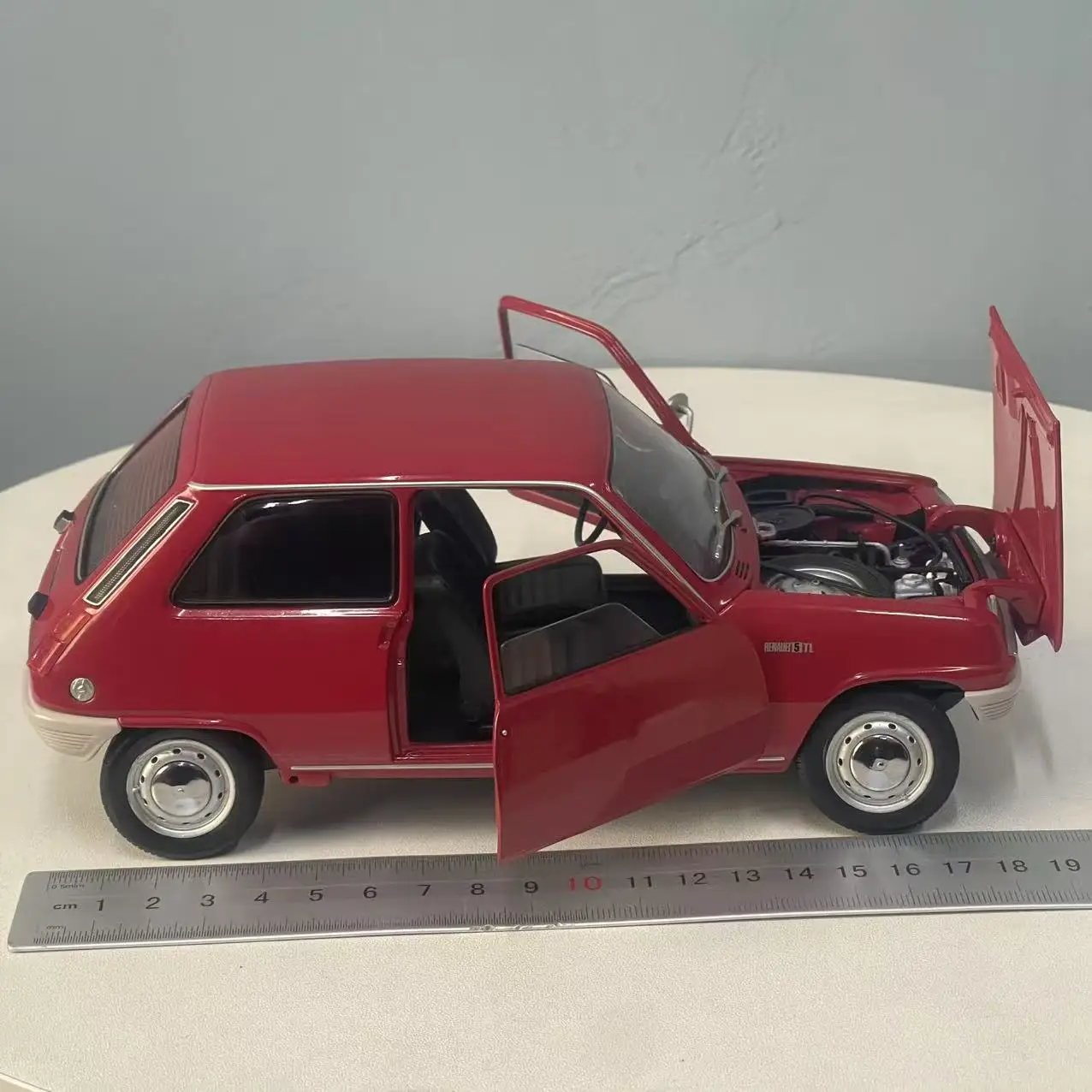 Renault 5 Alpine 1:18 Alloy Model Collectible 5 Renault 5 Alpine 1:18 Alloy Model Collectible - Image 5