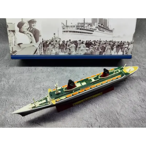 Diecast ATLAS 1/1250 Scale France Ship Model - Image 5