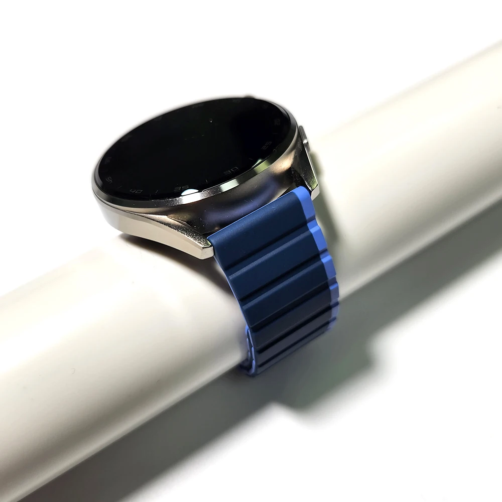 Sleek Magnetic Silicone Strap for Garmin Watches 5 Sleek Magnetic Silicone Strap for Garmin Watches - Image 5