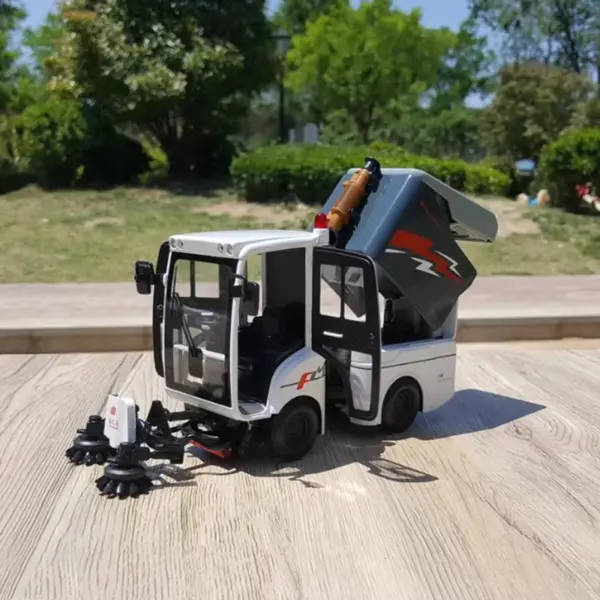 Diecast FLMSD18 Road Sweeper Model Collection - Image 4