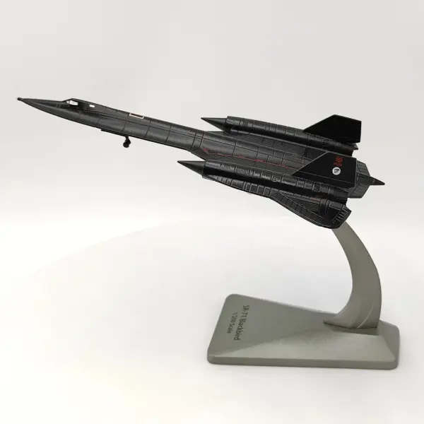 Diecast 1/200 Scale SR-71 Blackbird Model - Image 2