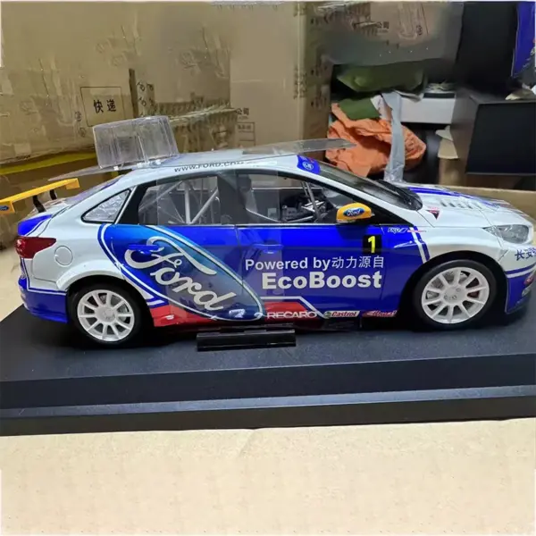 1:18 Scale Ford Focus CTCC Diecast Model - Image 2