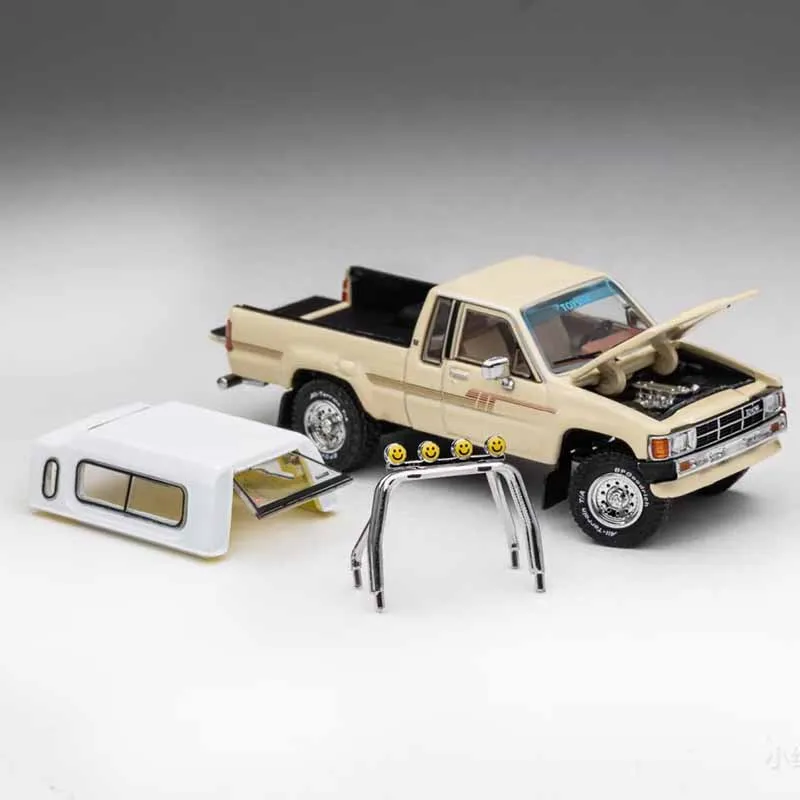 Vintage 1:64 Toyota Hilux SR5 Xtracab Model 5 Vintage 1:64 Toyota Hilux SR5 Xtracab Model - Image 5