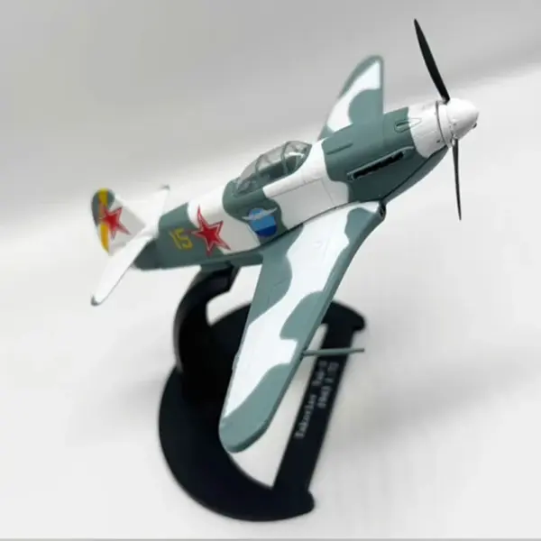 Diecast Yak-3 Fighter Model 1:72 Scale Collectible - Image 4