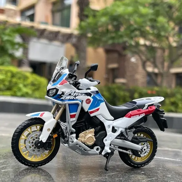 Bburago 1/18 Scale KTM 1190 RC8 R Model - Image 2