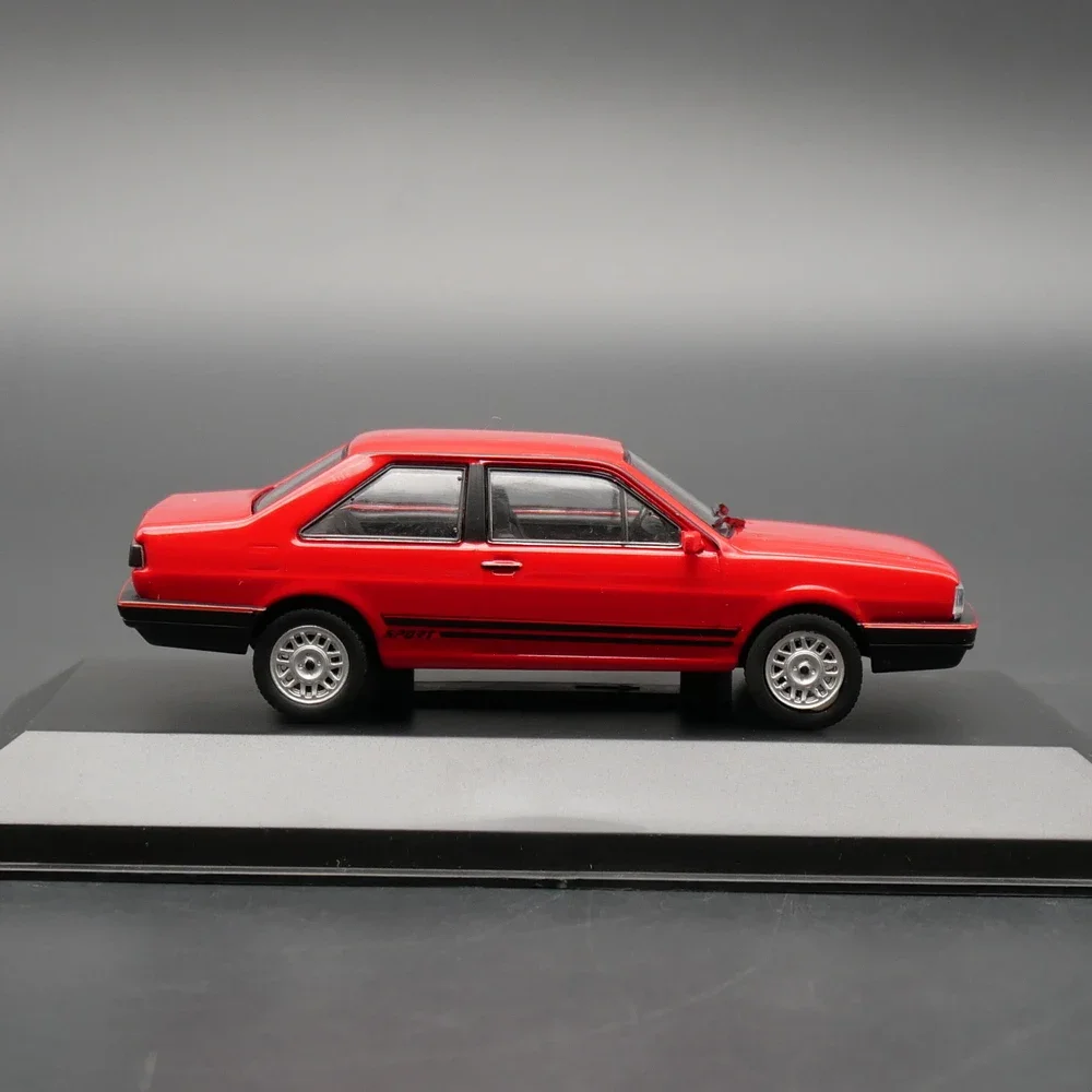 Volkswagen Santana Sport 1990 Diecast Model 1:43 3 Volkswagen Santana Sport 1990 Diecast Model 1:43 - Image 3