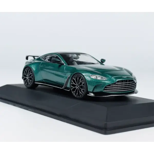VANTAGE V12 1:43 Scale Alloy Car Model - Image 4
