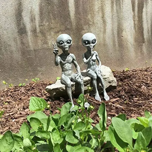 Outer Space Alien Garden Statue Set - Image 3