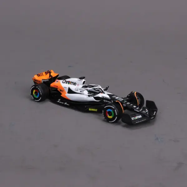 2024 Bburago F1 Red Bull RB19 Las Vegas Model - Image 28