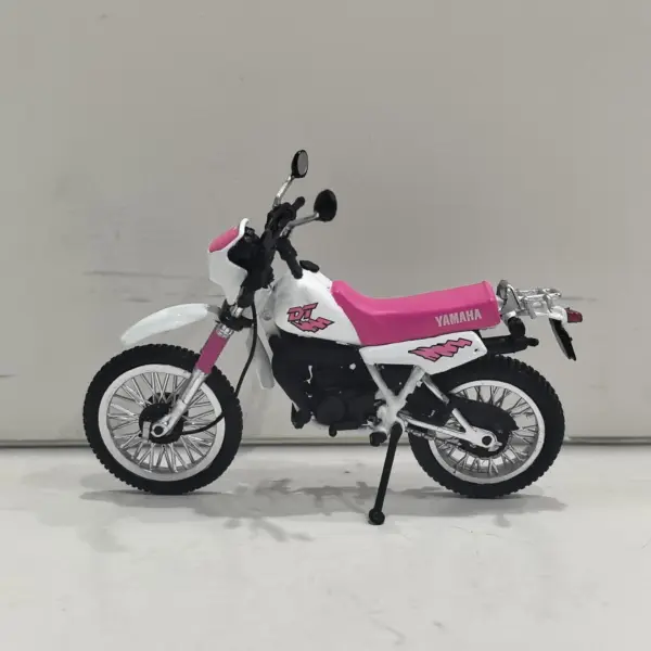 IXO 1:24 Scale Diecast DT 50 LC Motorcycle Model - Image 6