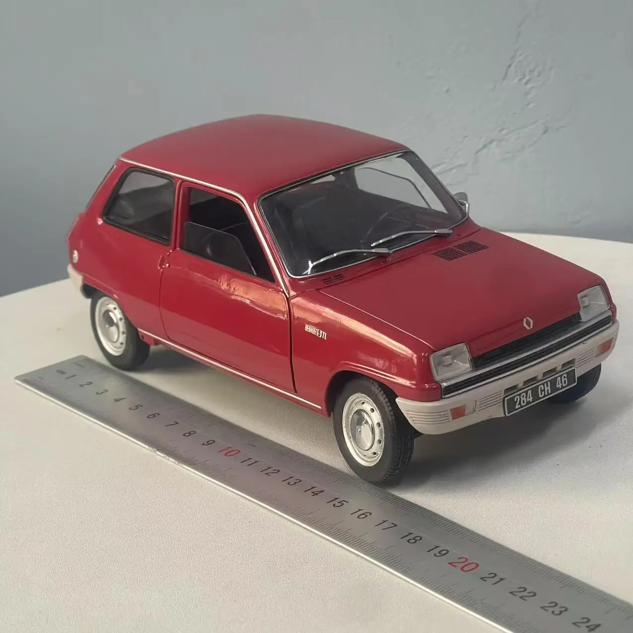 Renault 5 Alpine 1:18 Alloy Model Collectible 7 Renault 5 Alpine 1:18 Alloy Model Collectible - Image 7